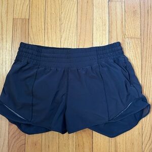 Black Lululemon Hotty Hot High-Rise Line 2.5” short